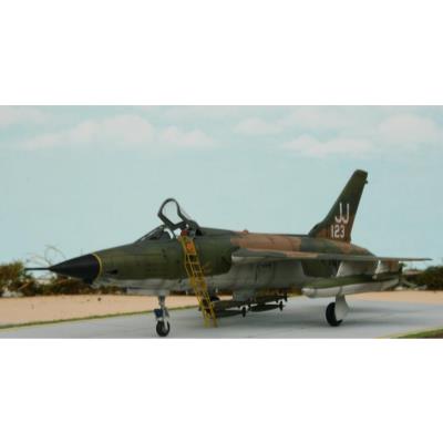 00 F-105D Trumpeter 1-72 scale by Andrew.JPG